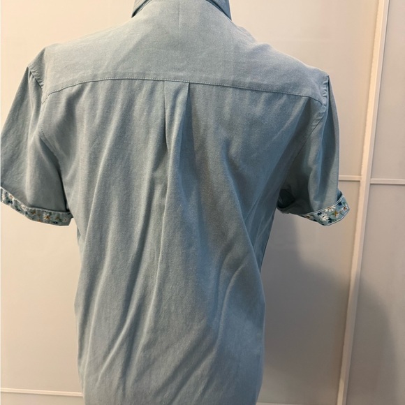 Light Blue Men's Shirt with Flower Cuffs- Rue Saint-Patrick - Picture 3 of 4